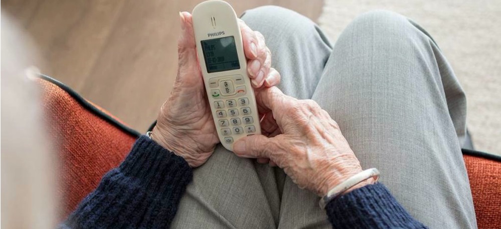 Personas mayores y seguridad en el hogar: lo que no debe faltar